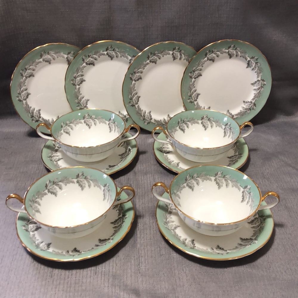 🇬🇧4 Bouillon Cups & Saucers, 4 Bread & Butter Plates, Aynsley Fine Bone China.